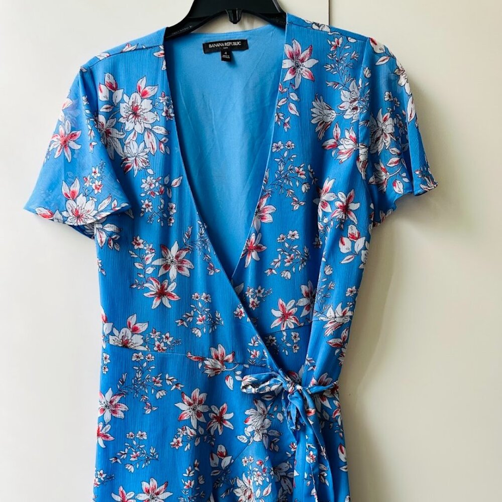 Banana Republic Women Flutter Wrap Dress W/ Ruffle Sleeve Sz 4 Blue Floral Flowy